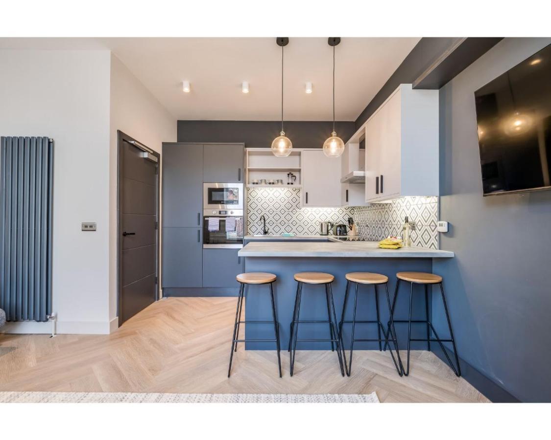 Central Apartments: University Street * Belfast